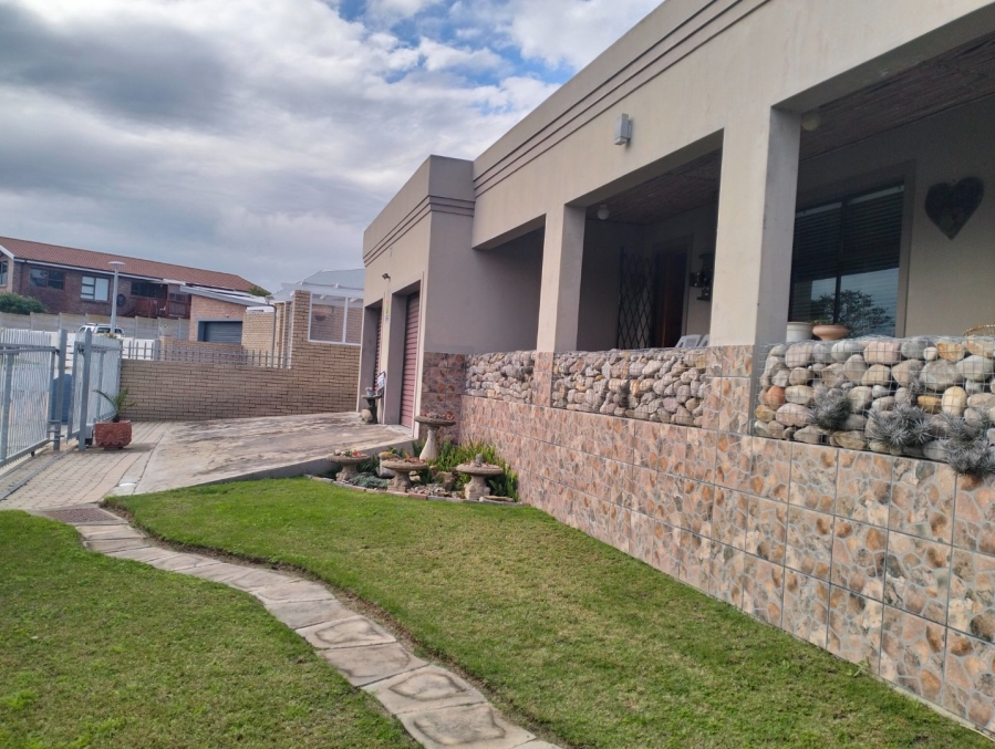 3 Bedroom Property for Sale in Reebok Western Cape